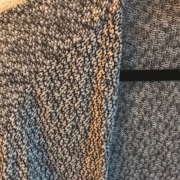 H&M black and white sweater - Picture 3 of 4